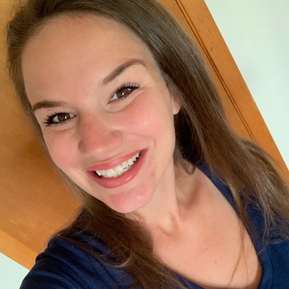 Meet your Posher, Steph - Picture 1 of 1